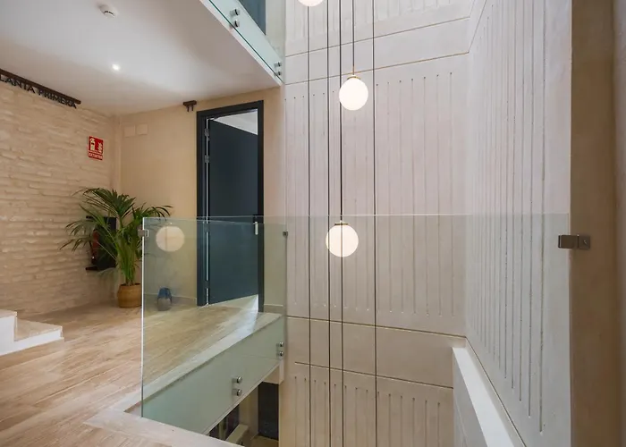 Luxury Apartment Overlooking Casa Pilatos